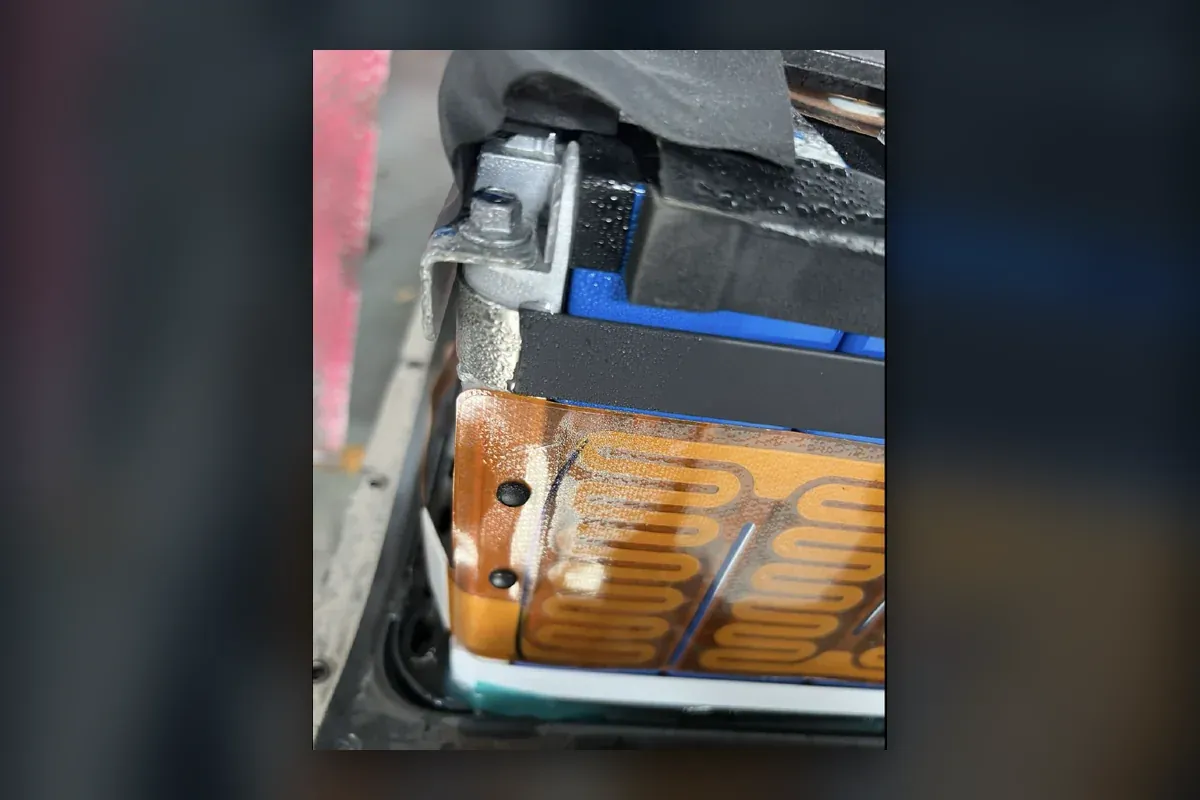 大通新能源车辆无法行驶:电池包进水与壳体裂纹